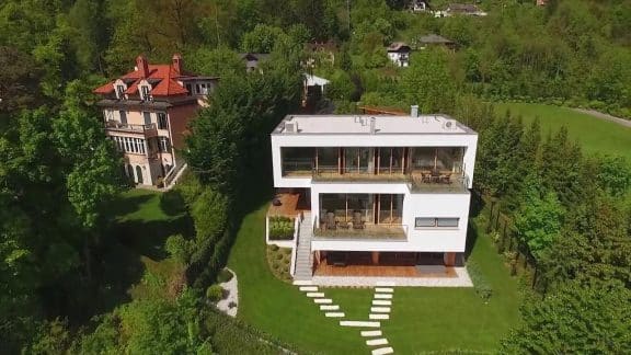 Vila na Bledu: izbrani materiali in razkošen razgled