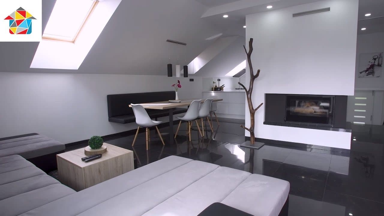 Črno-belo mansardno stanovanje s premišljenimi detajli