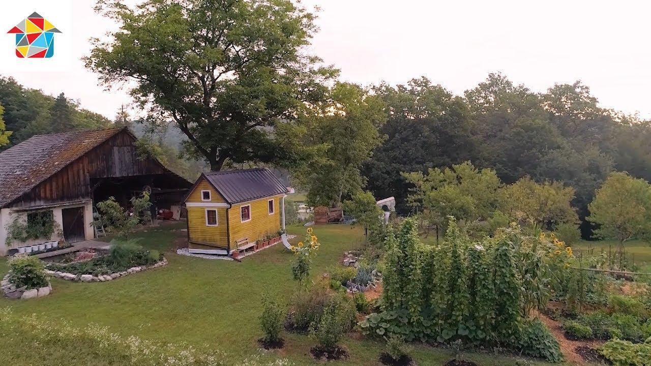 Majhna hiška z vrtom obilja