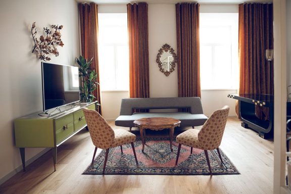 Inovativno reciklirano pohištvo v ljubljanskem stanovanju