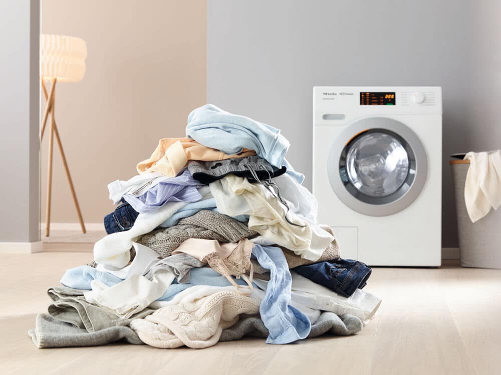 Moderni pralni stroji so kot čarovniki: odstranijo madeže, negujejo perilo – in to v manj kot eni uri