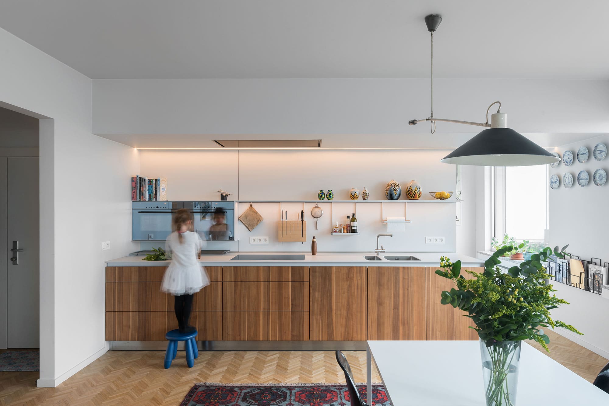 Kuhinje ob eni steni: Varčne s prostorom in praktične za uporabo