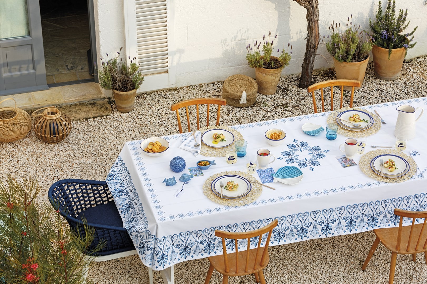 Modro-bele barvne nianse: Naj vas navduši grški slog!