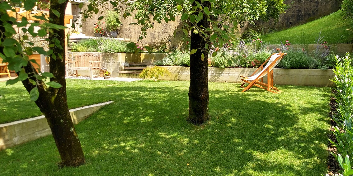 En vrt, tri terase: strokovno urejen vrt v Idriji