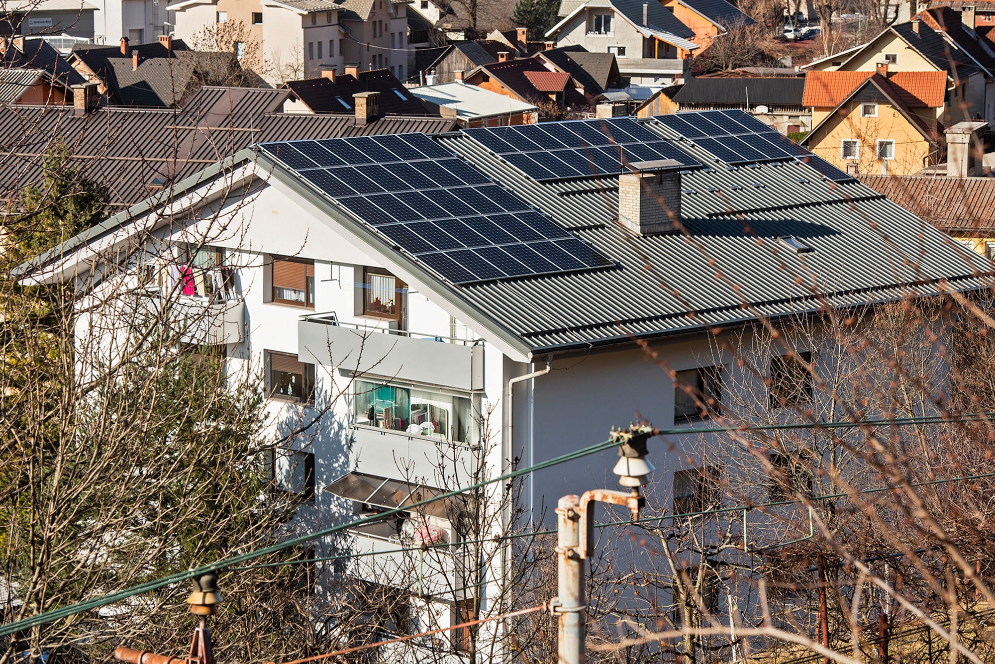 Pilotni projekt, ki premika meje: Prvi energetsko samooskrbni stanovanjski blok v Sloveniji