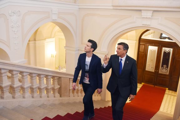 Sprehod skozi predsedniško palačo s predsednikom Pahorjem