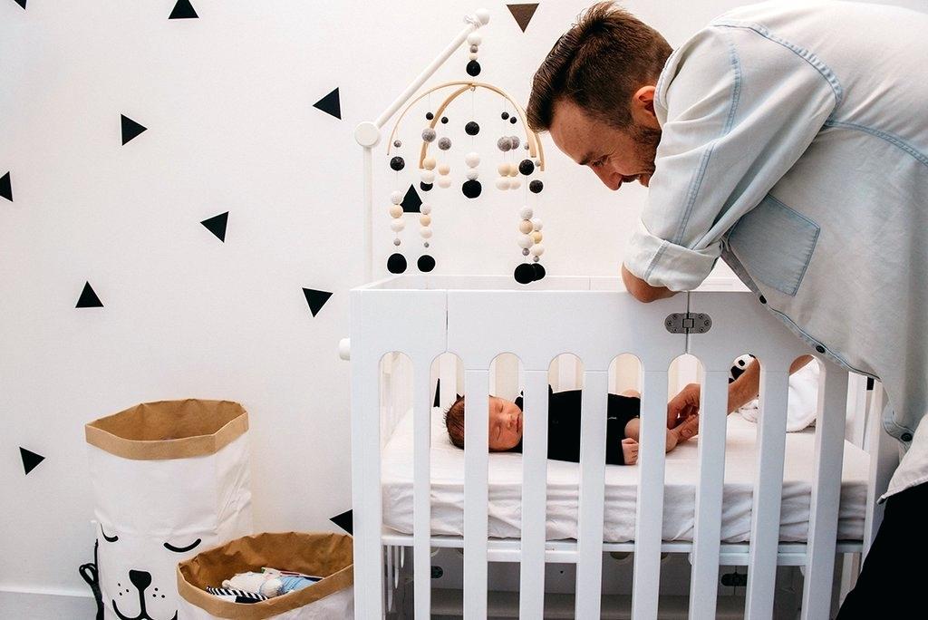 Mobile nad otroško posteljico: Zabava in uspava
