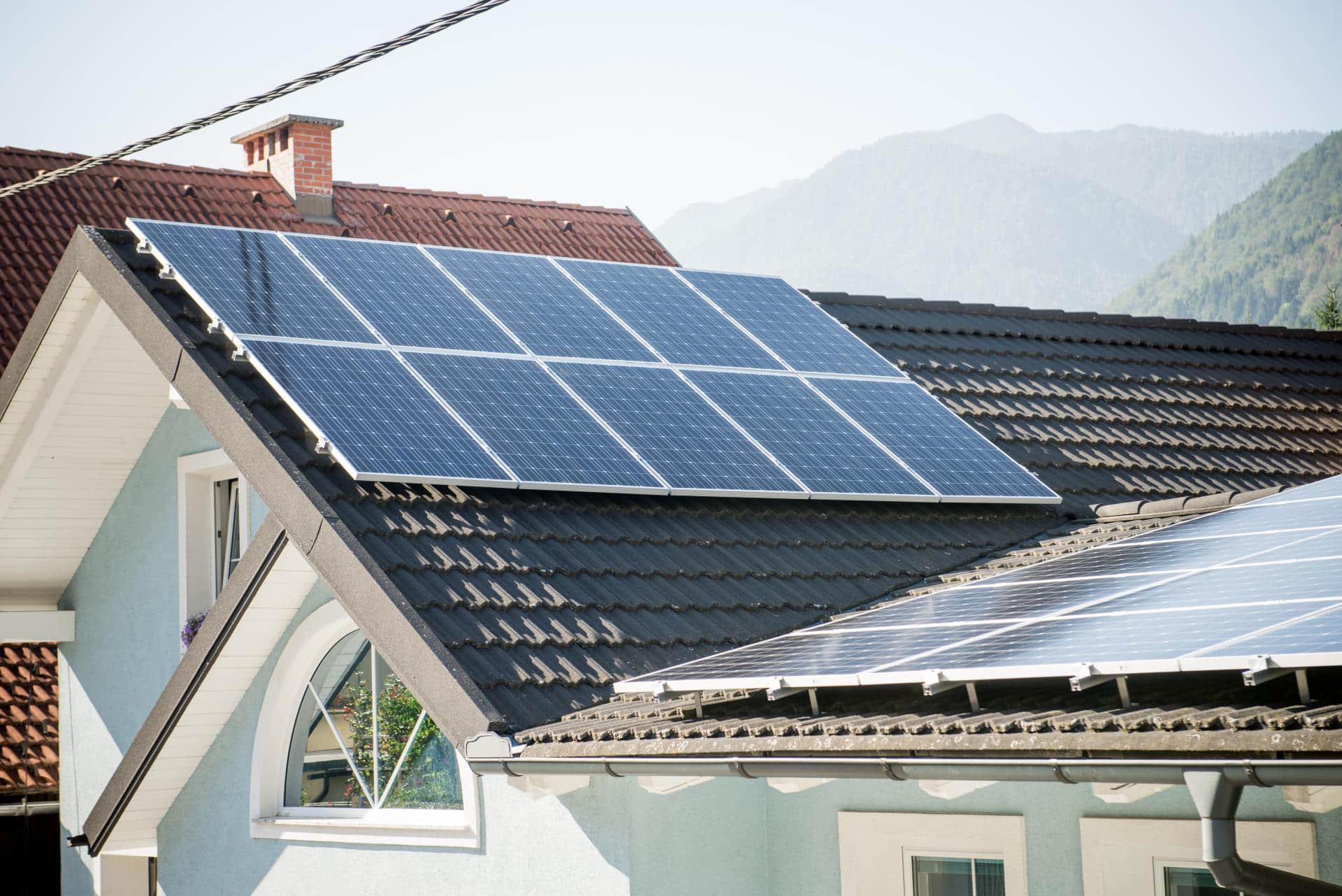 Presedlajte na solarno: prednosti in financiranje domače sončne elektrarne