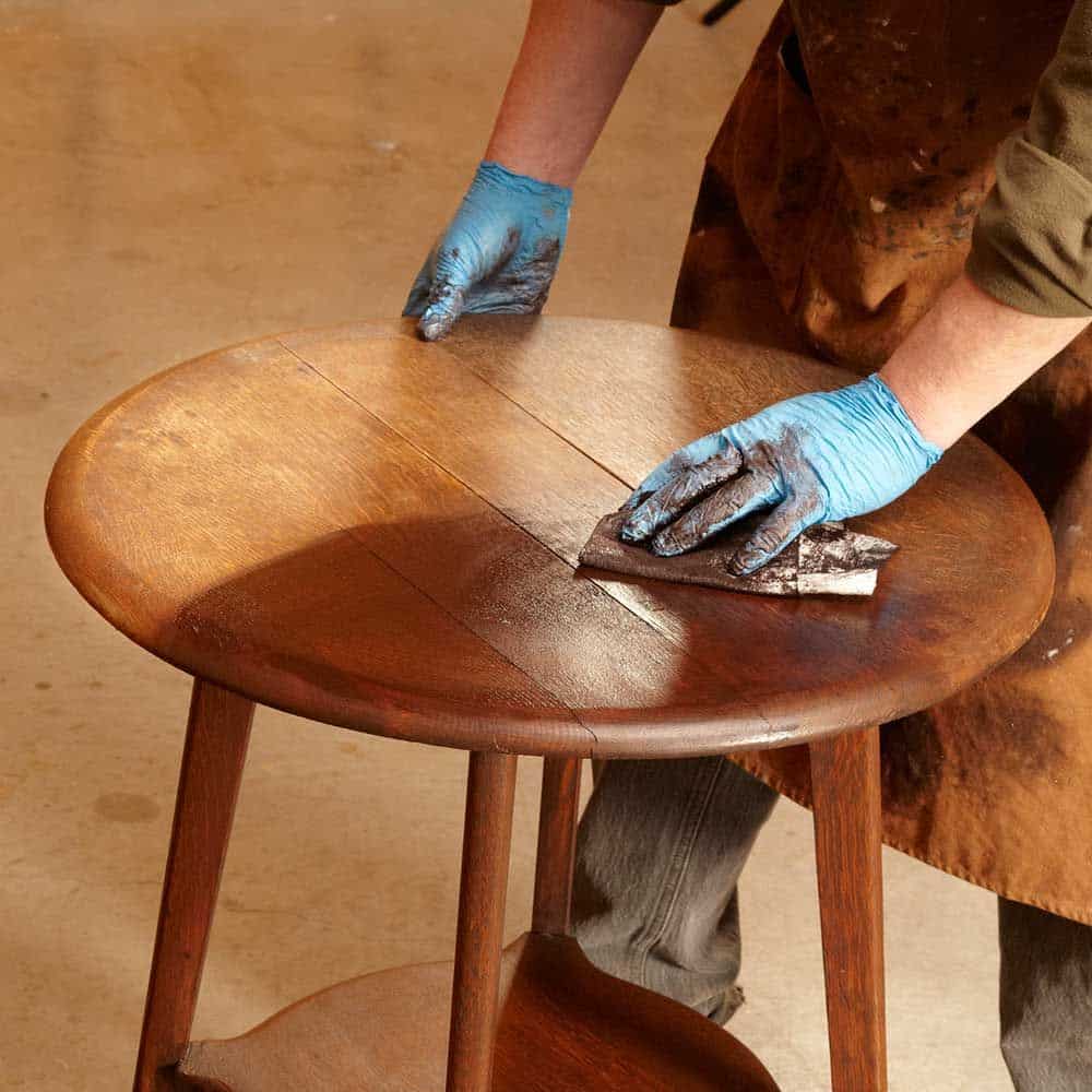 Brez brušenja: poenostavite barvanje lesenega pohištva