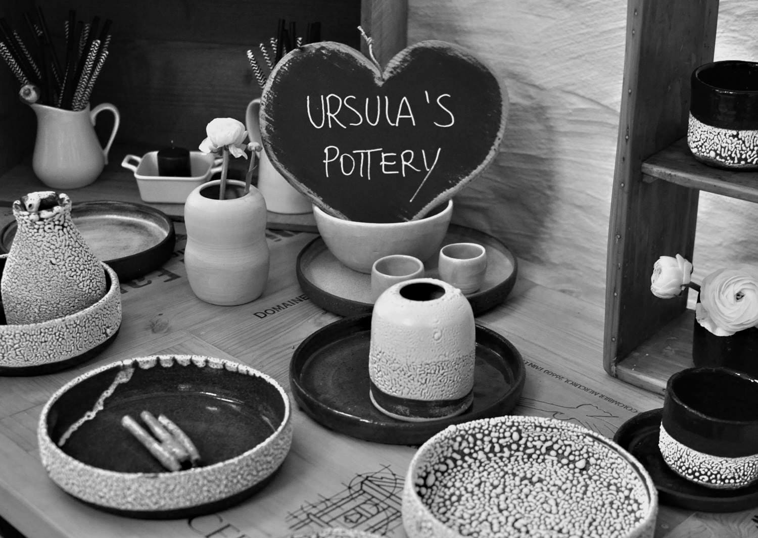 Ursula’s Pottery: čiste linije in umirjeni barvni toni
