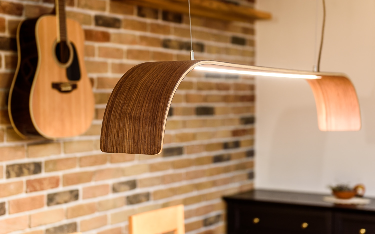 Zajc Lights: elegantna lesena svetila