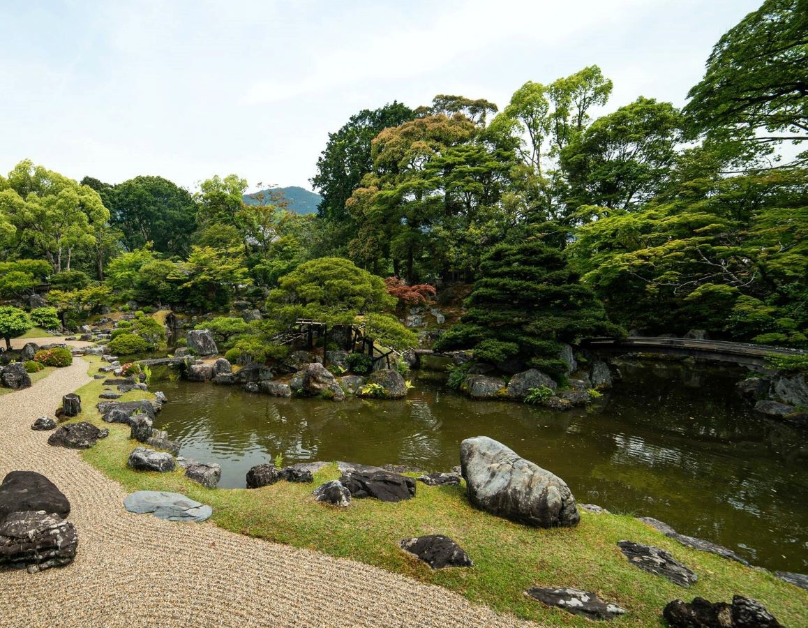 Bi imeli japonski vrt? Potrebujete teh 8 avtentičnih elementov