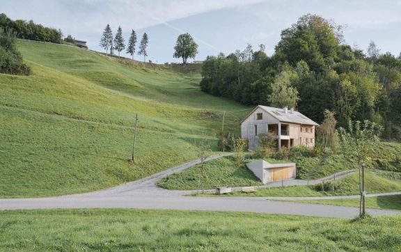 Avstrijska kmečka hiša: oda tradicionalni alpski arhitekturi