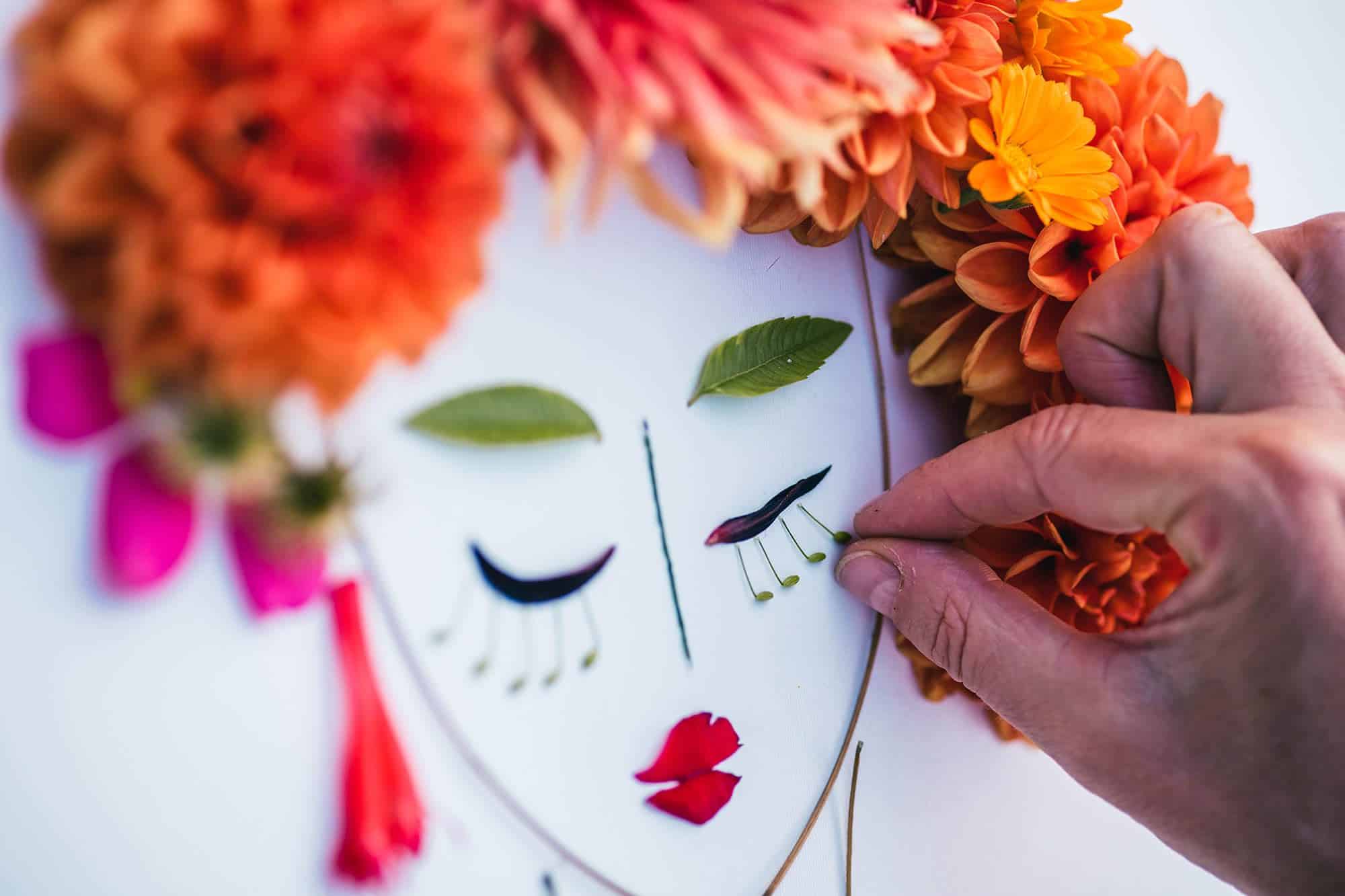 Sonja Prosen Flower Art: motivi, ki jih navdihujejo cvetlice in narava