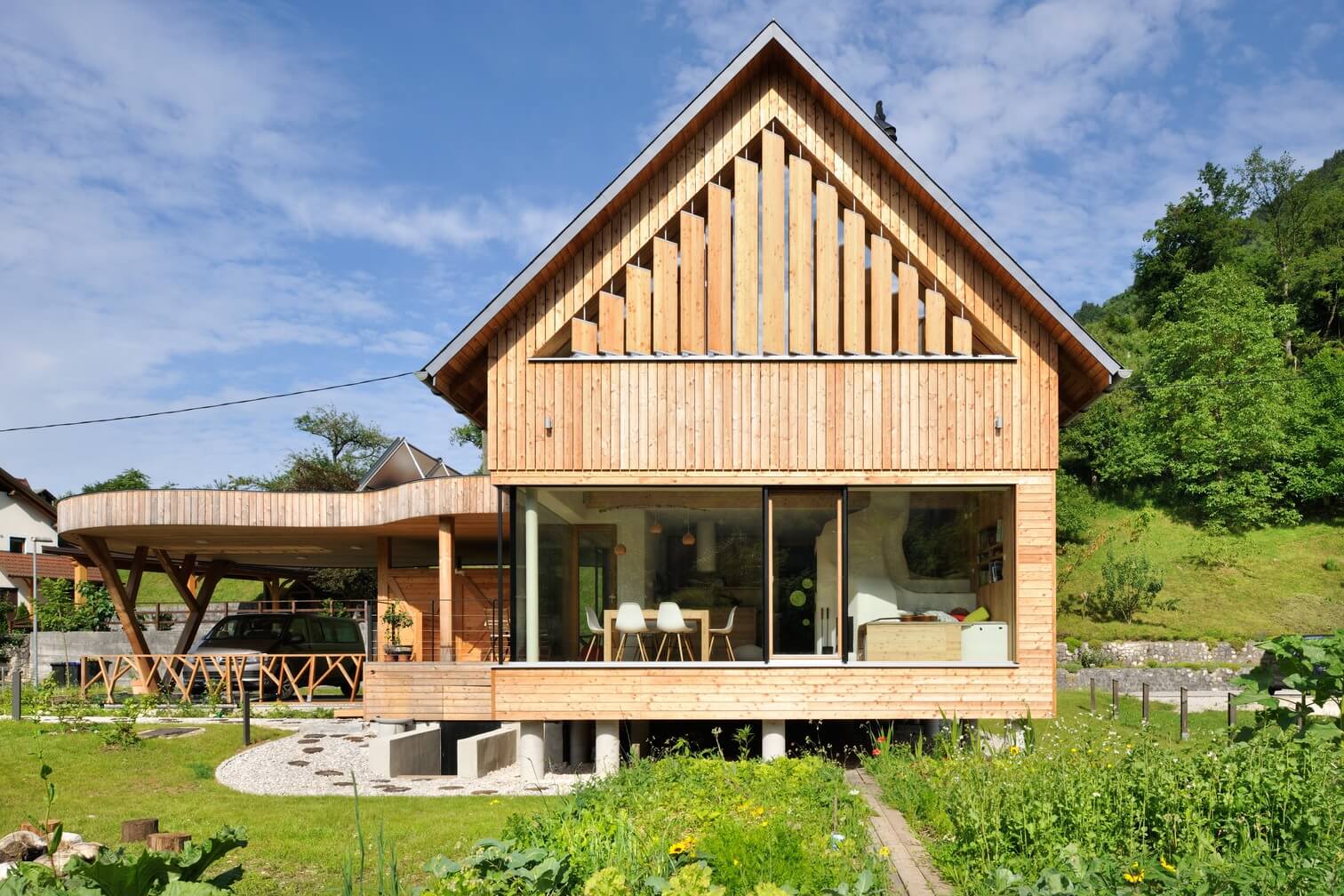 Masivna lesena hiša brez grama lepila: iQwood