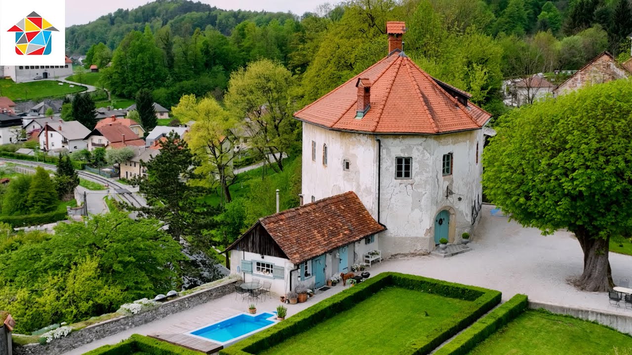 Srednjeveška trdnjava nad Kamnikom je dom petčlanske družine