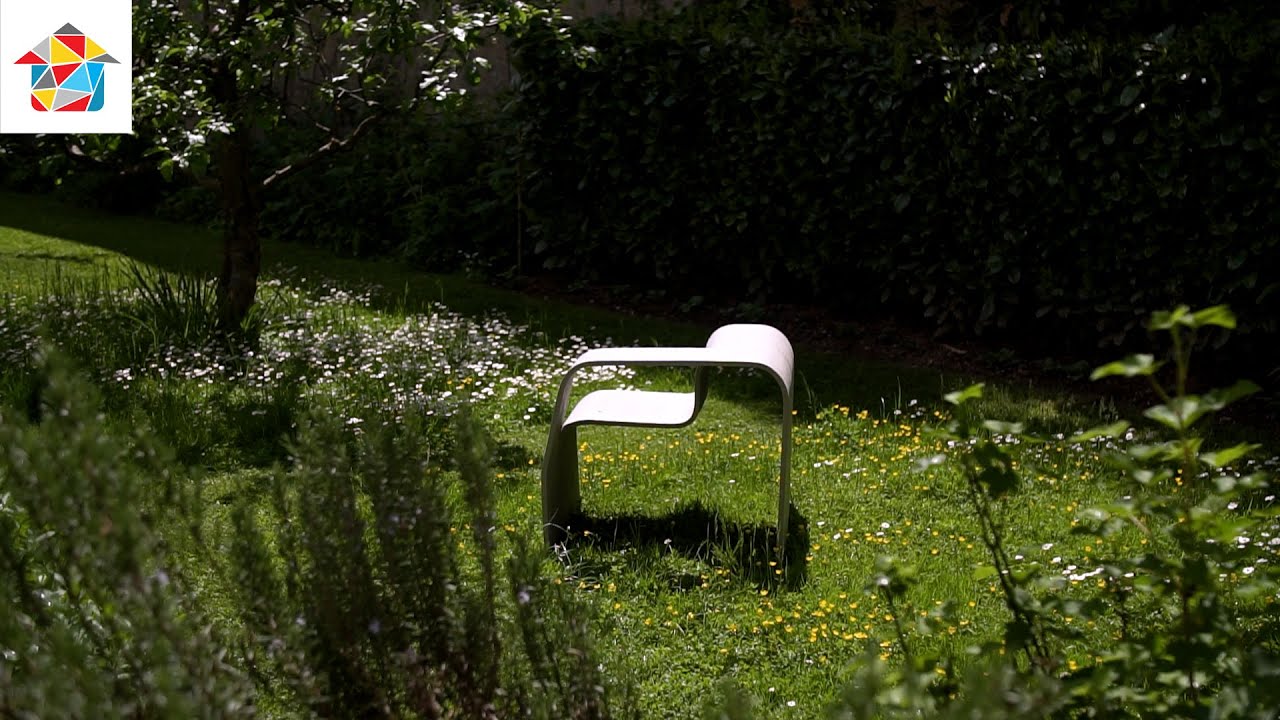 Ustvarite si dovršen kotiček za druženje na vrtu s  sodobno oblikovanim pohištvom