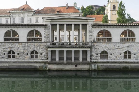 Poblagovljenje javnega prostora je v nasprotju z vrednotami Plečnikove dediščine