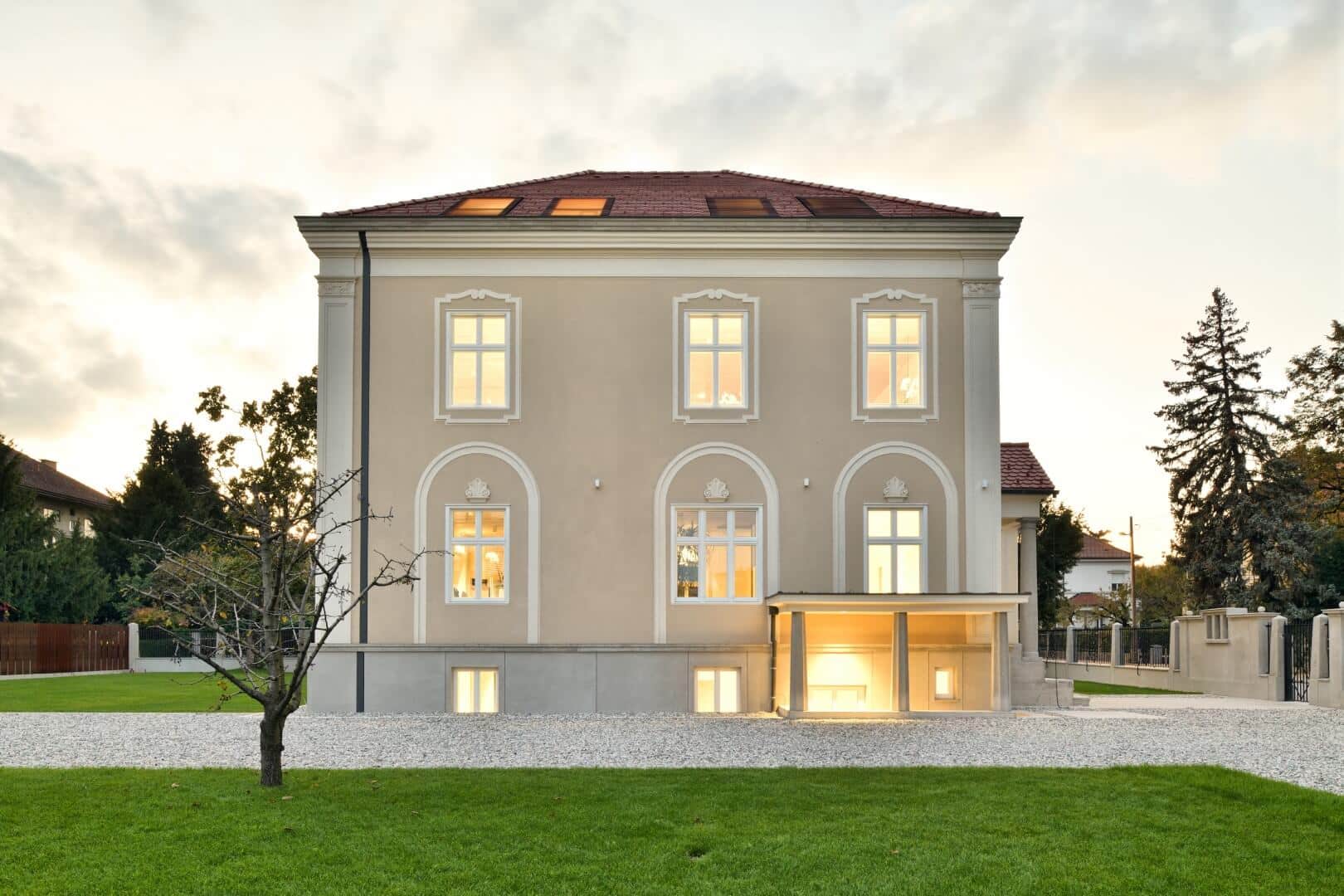 Oživljena klasicistična vila v Mariboru