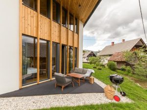 Apartmajska hiša
