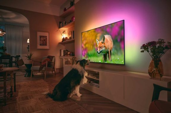 Svetlobni sij za televizorjem: ustvari eksplozijo barv v vaši dnevni sobi
