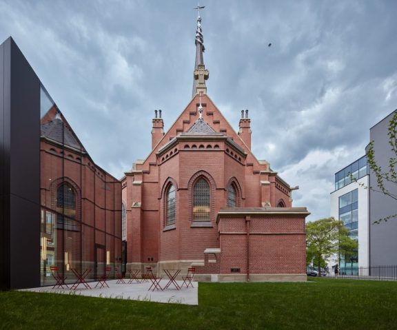 Nekdanja luteranska cerkev se je z novo podobo preobrazila v kulturno središče