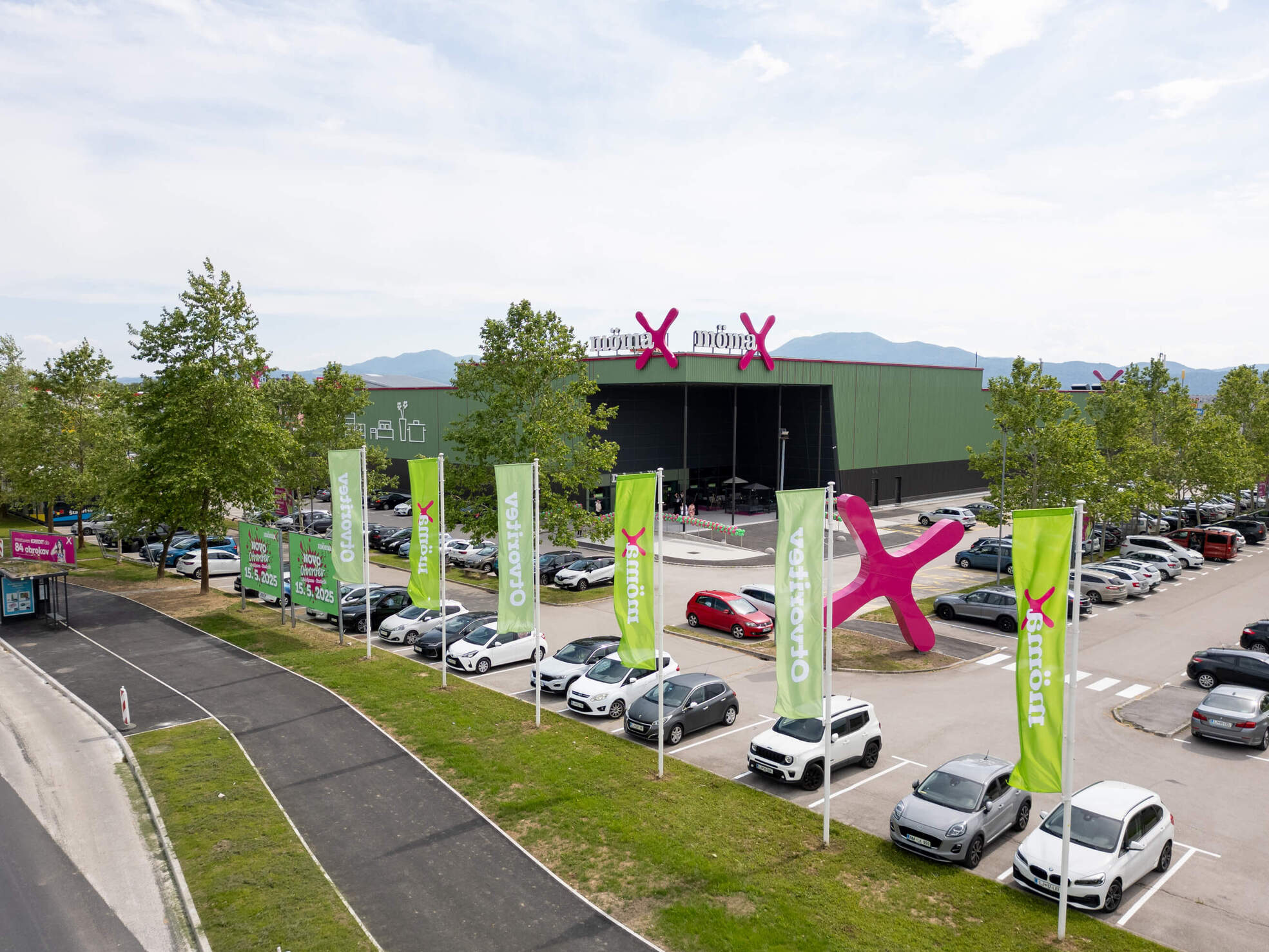 Prenovljena poslovalnica mömax Ljubljana je znova odprta