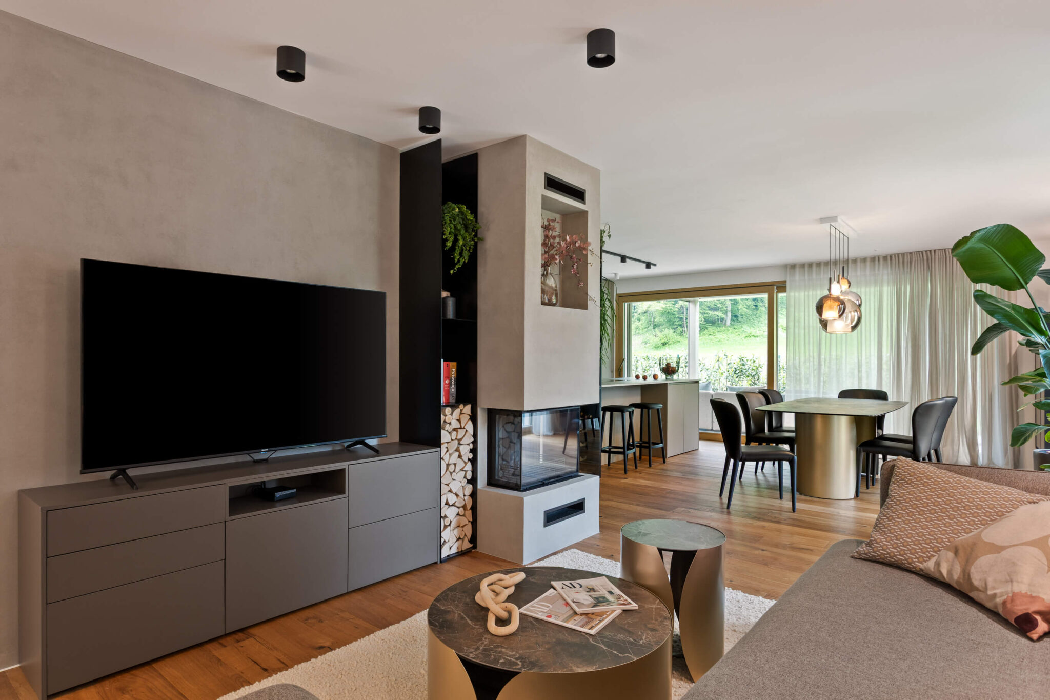 Dom, kjer narava vstopa v interjer