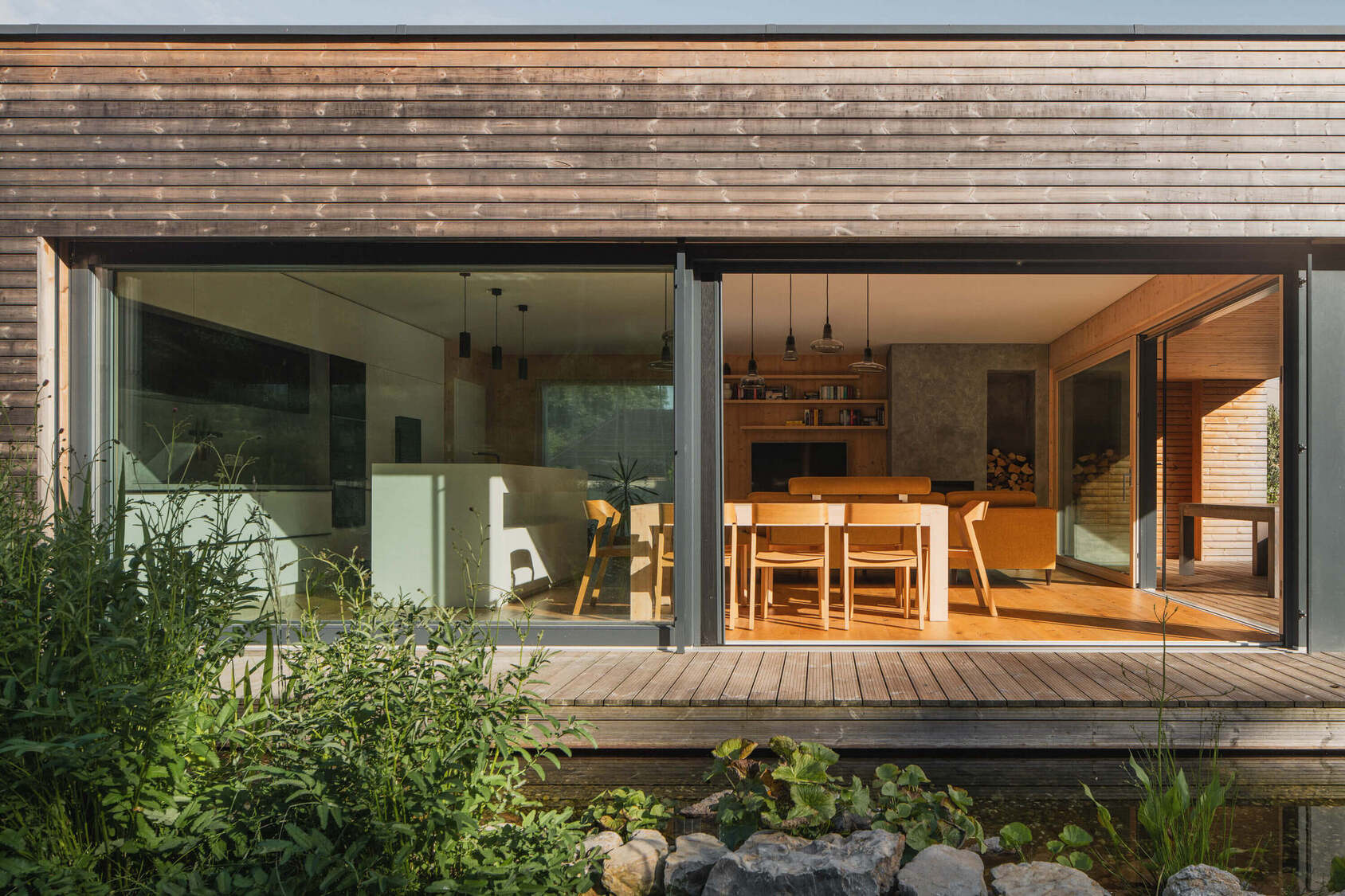 Družinsko domovanje nad ribnikom