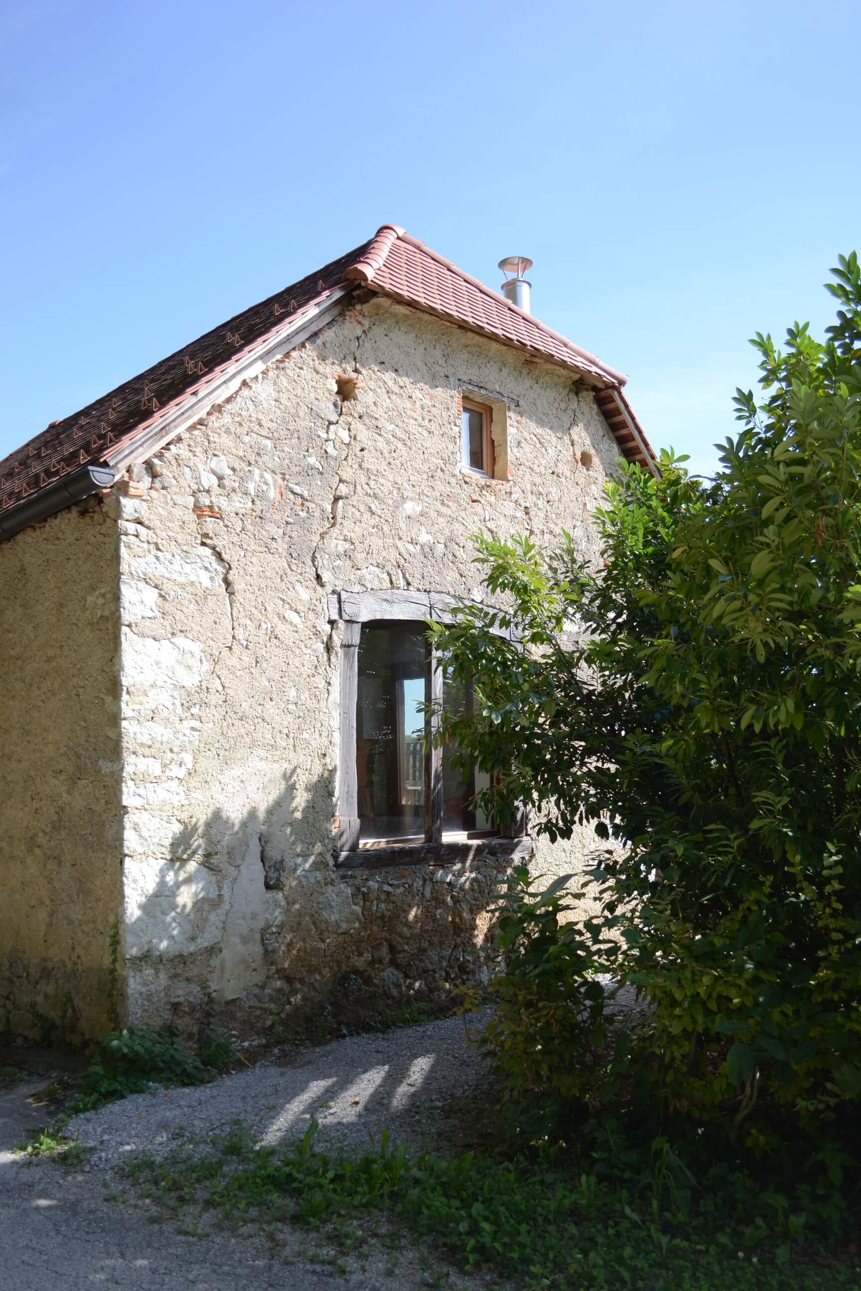 Prenova zidanice na Debencu: ko se staro odpre svetlobi