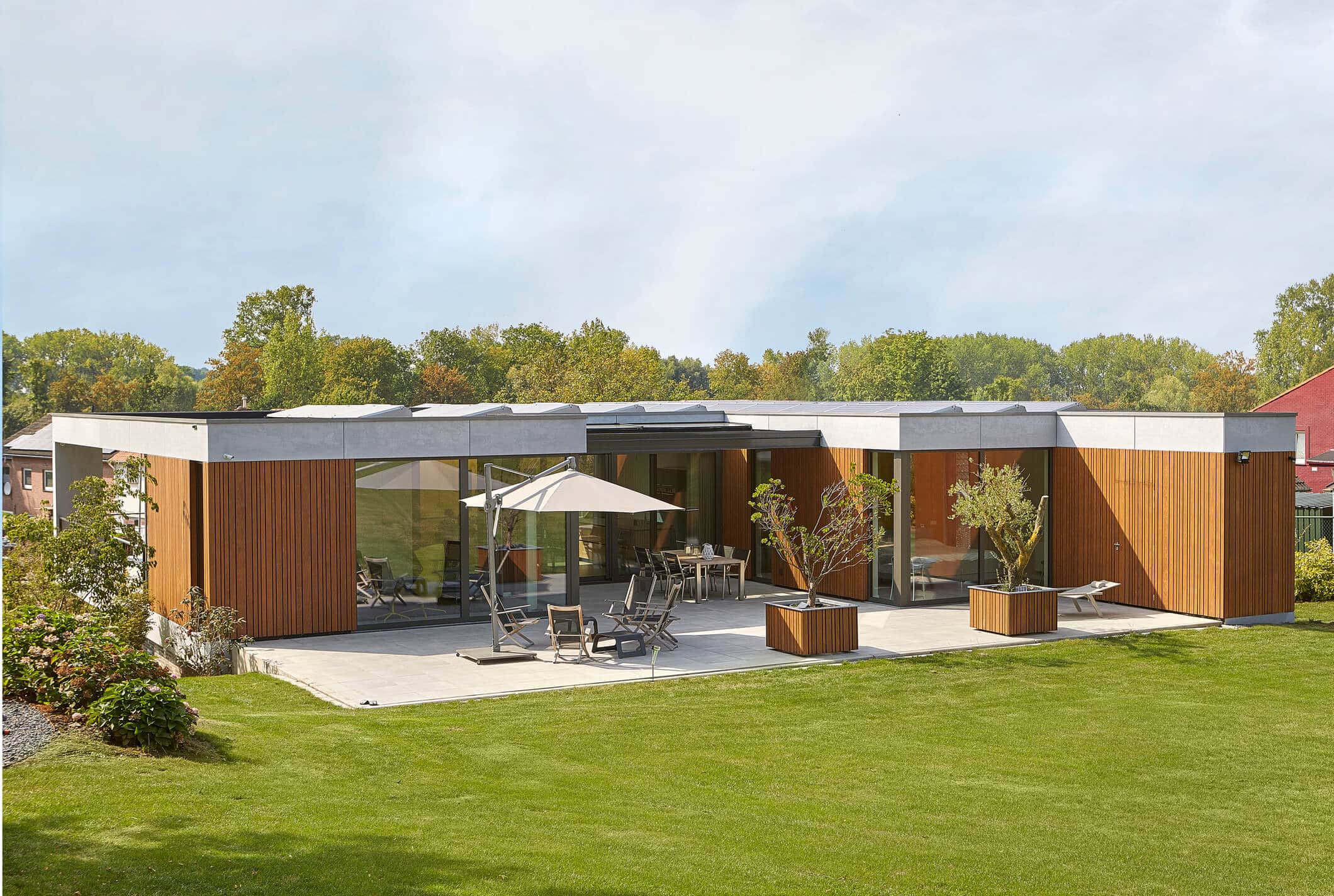 Sanjski dom v naravi ima dinamično fasado  