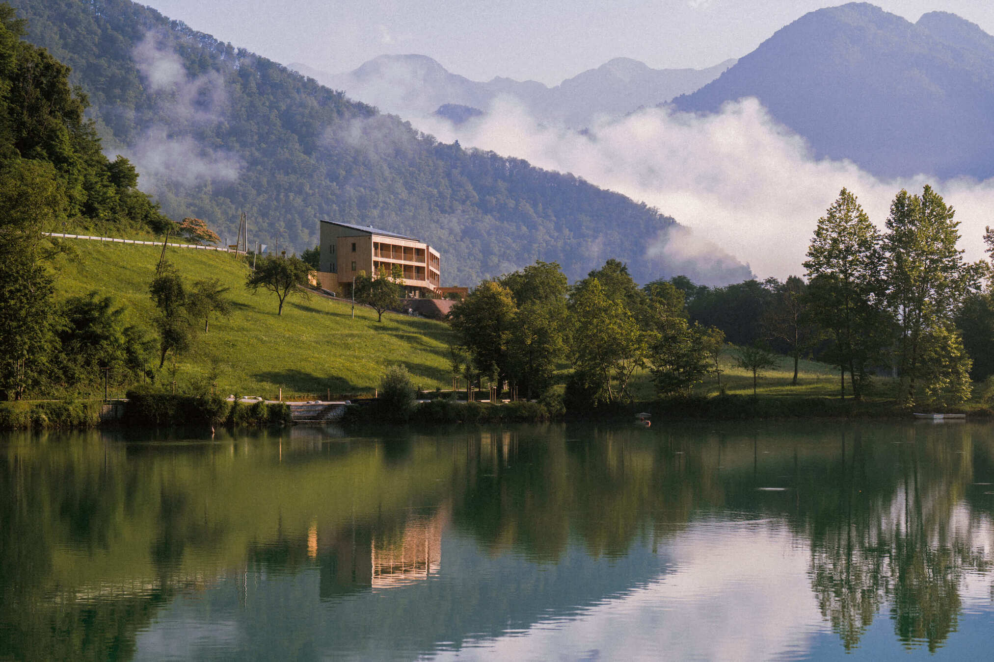 Na stičišču alpskega in primorskega sveta: butični hotel s pogledom na Sočo
